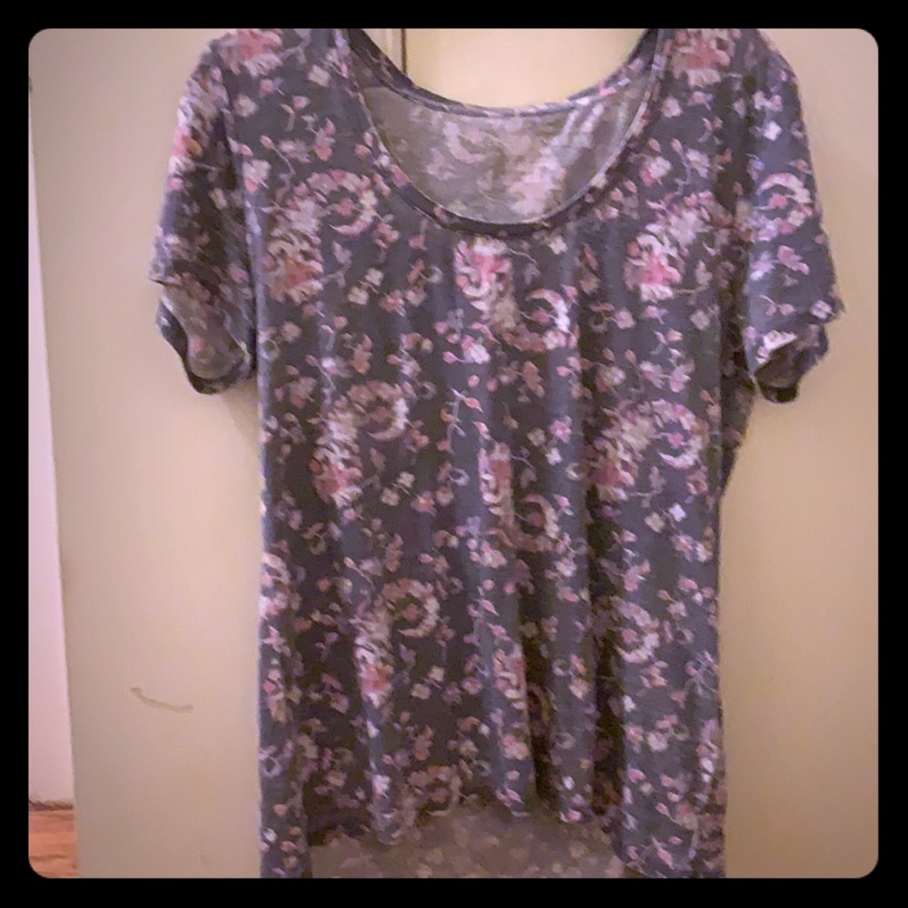 Gray print Lucky Brand tee